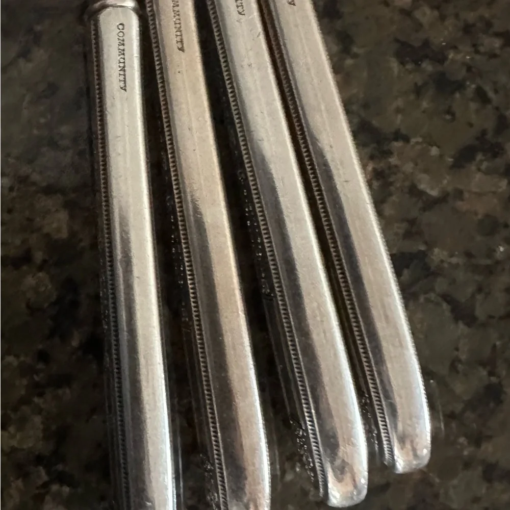 4, 1921 Grosvenor “Community” Oneida SilverPlate Knives - Great condition